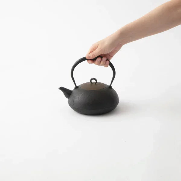 Iwachu-Handcrafted-Tetsubin-Induction-Cast-Iron-Kettle-1-3L-9-2024-05-29T03:33:38.840Z.webp