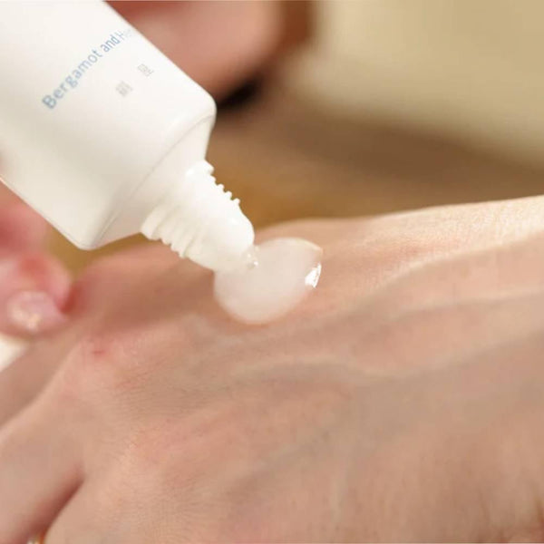 Kinuya Silk Hand Cream With Essential Oil Bergamot & Herb 50g