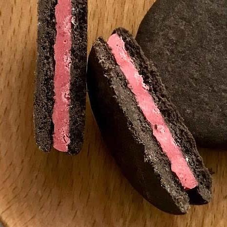 Meiji Rich Chocolate Chocolate Sand Strawberry Sandwich Biscuits (Pack of 5)